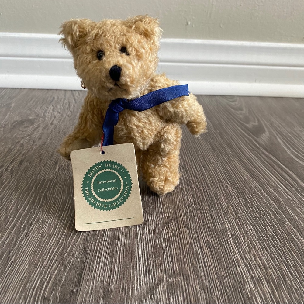 Unidentified Boyds Bear